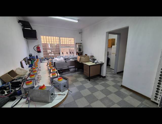 1,396M² WAREHOUSE FOR SALE IN JET PARK